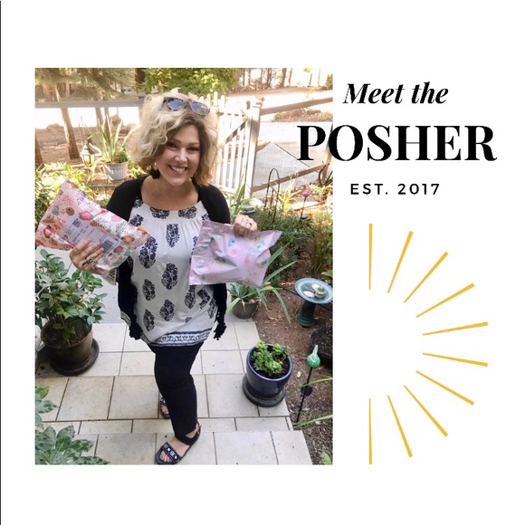 Meet your Posher, Dacie - Picture 2 of 6